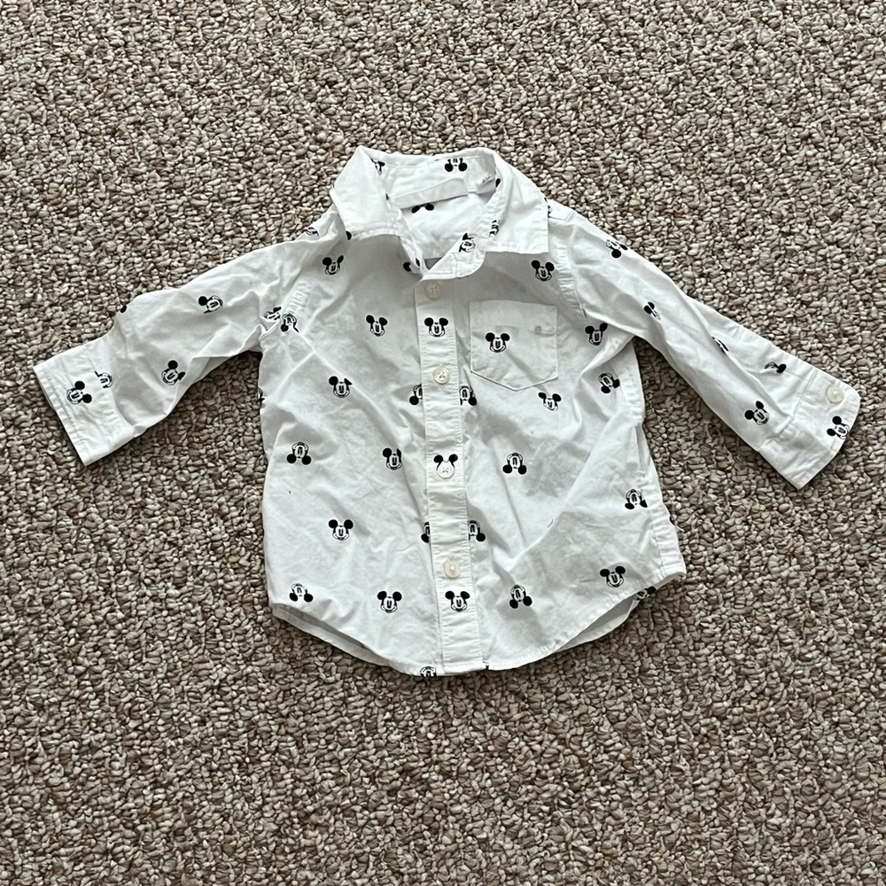 Baby GAP white, Mickey Mouse print button down shirt 6-12M